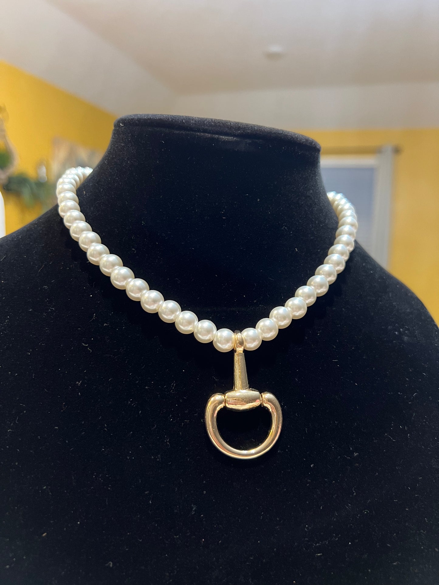Beautiful Pearl Necklace with Gold Bit