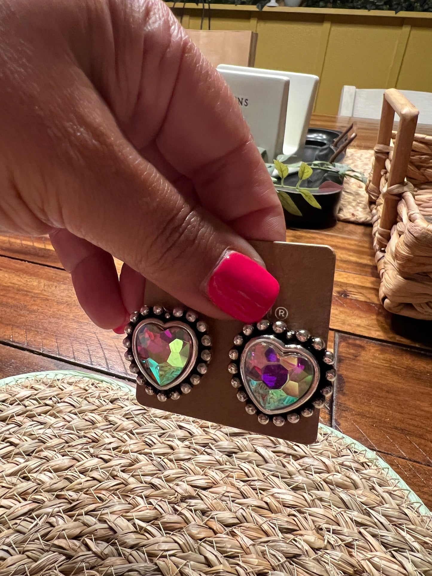 Super adorable heart earrings