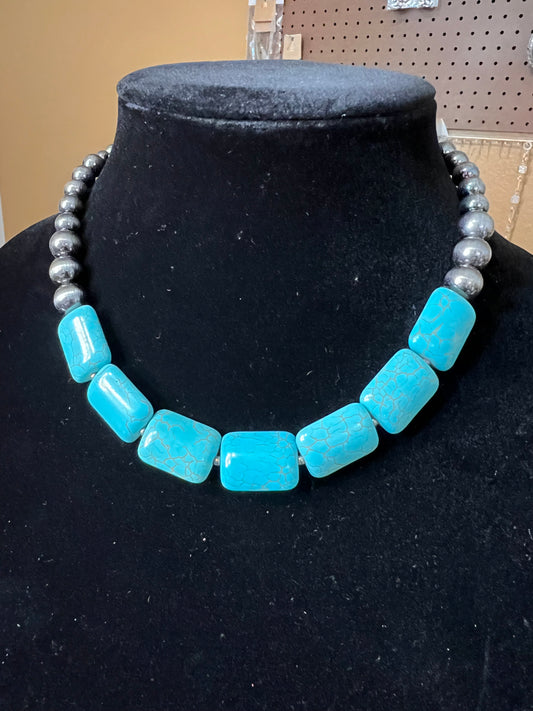 Turquoise stones w/silver bead necklace
