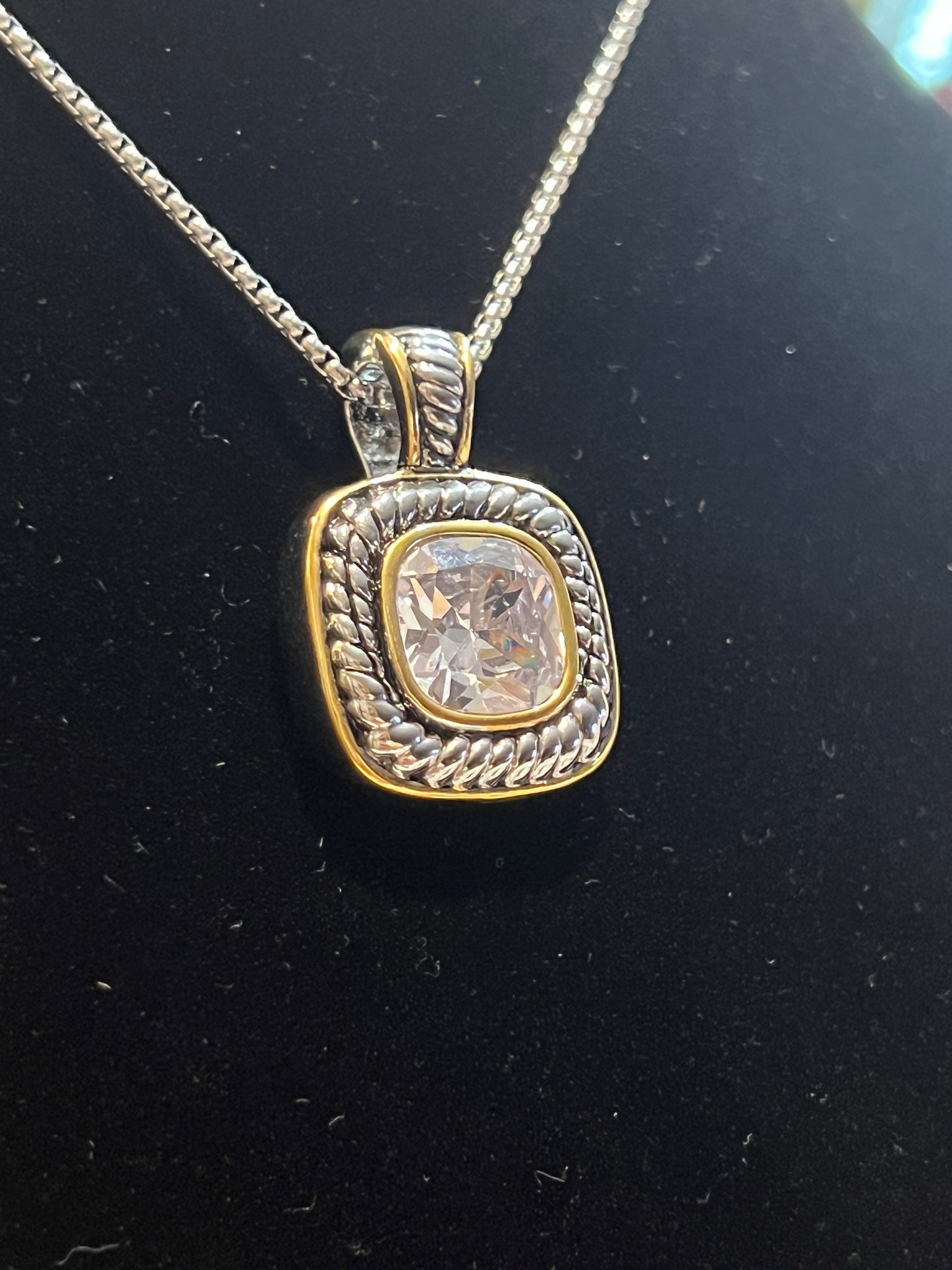 Beautiful beautiful Siler and Gold with clear like diamond