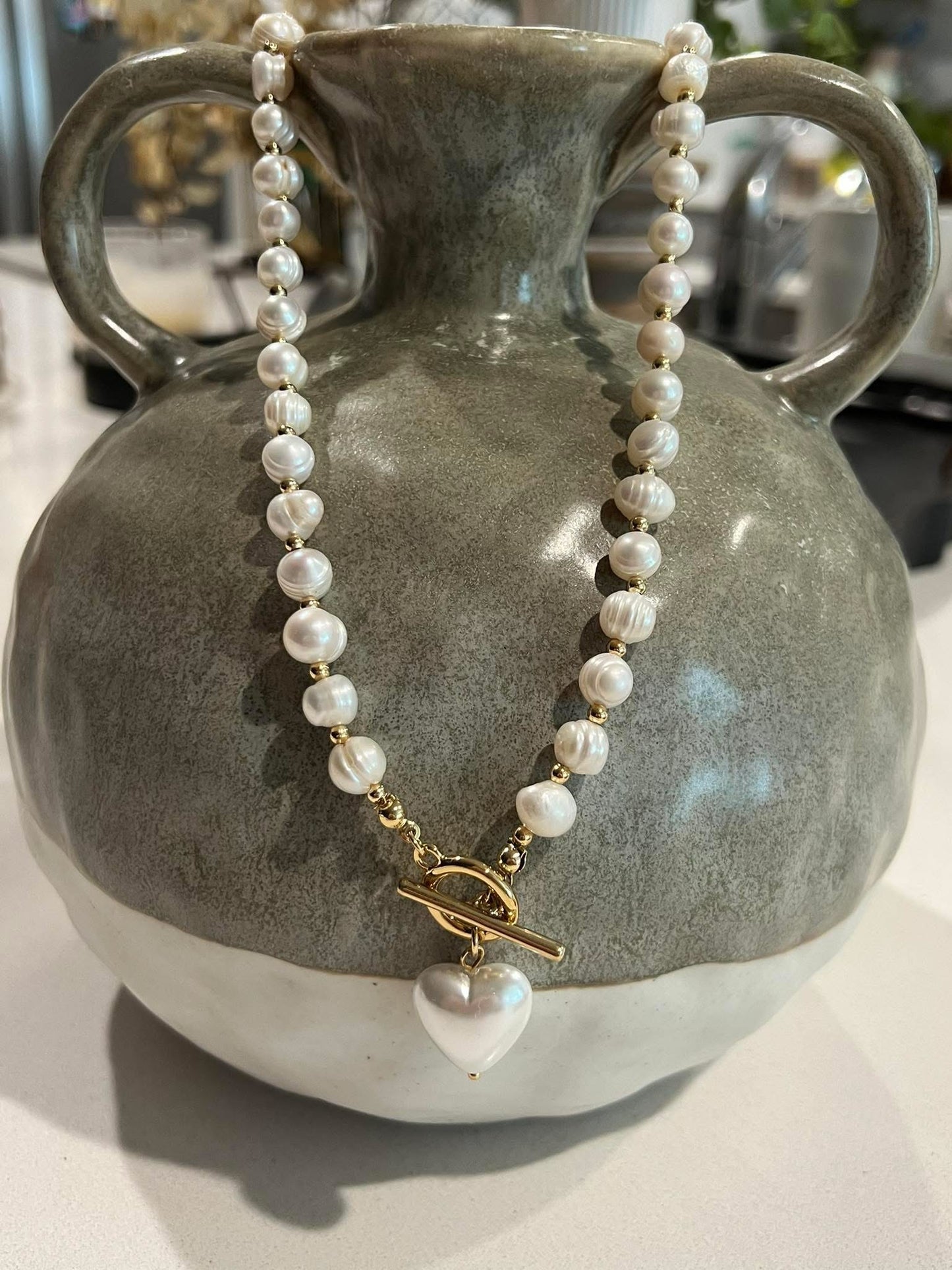 A Fabulous 18k Gold Plated Classic Pearl Heart Necklace