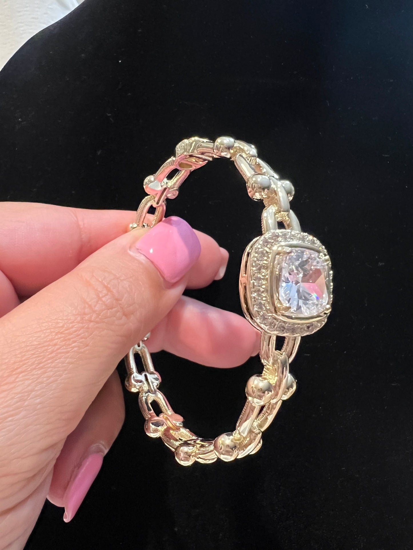 Gorgeous Gold Bracelet w/diamond