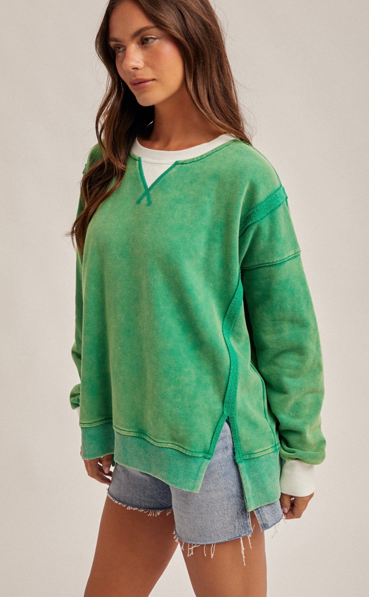 "Cozy Oversized Sweatshirt - Perfect for Fall & Winter"