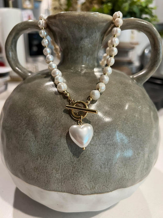 A Fabulous 18k Gold Plated Classic Pearl Heart Necklace