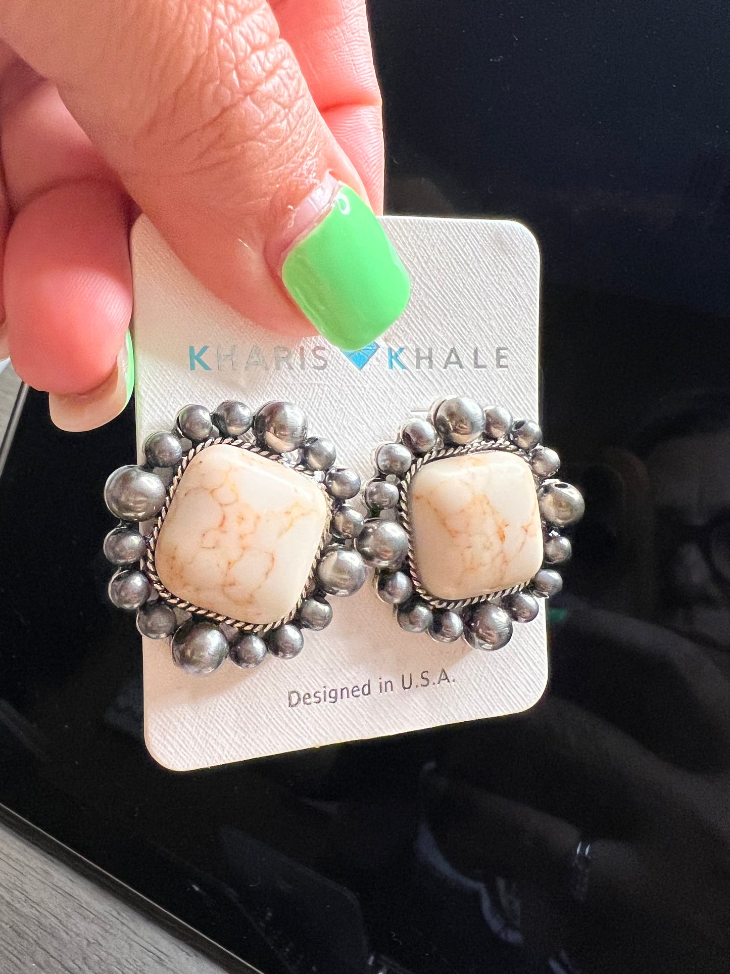 Classy Stud earring