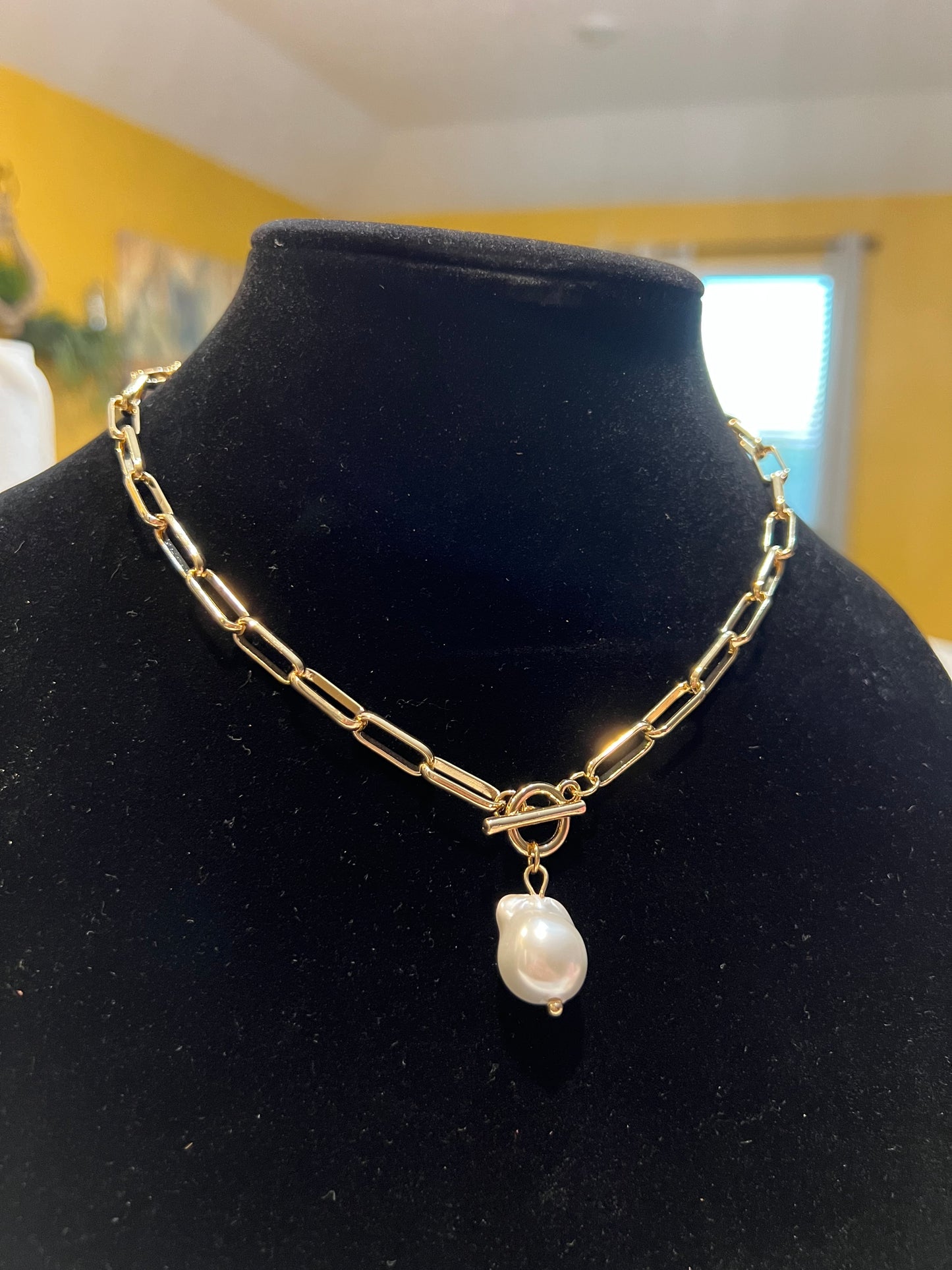 Beautiful silver or gold necklace w/ pearl