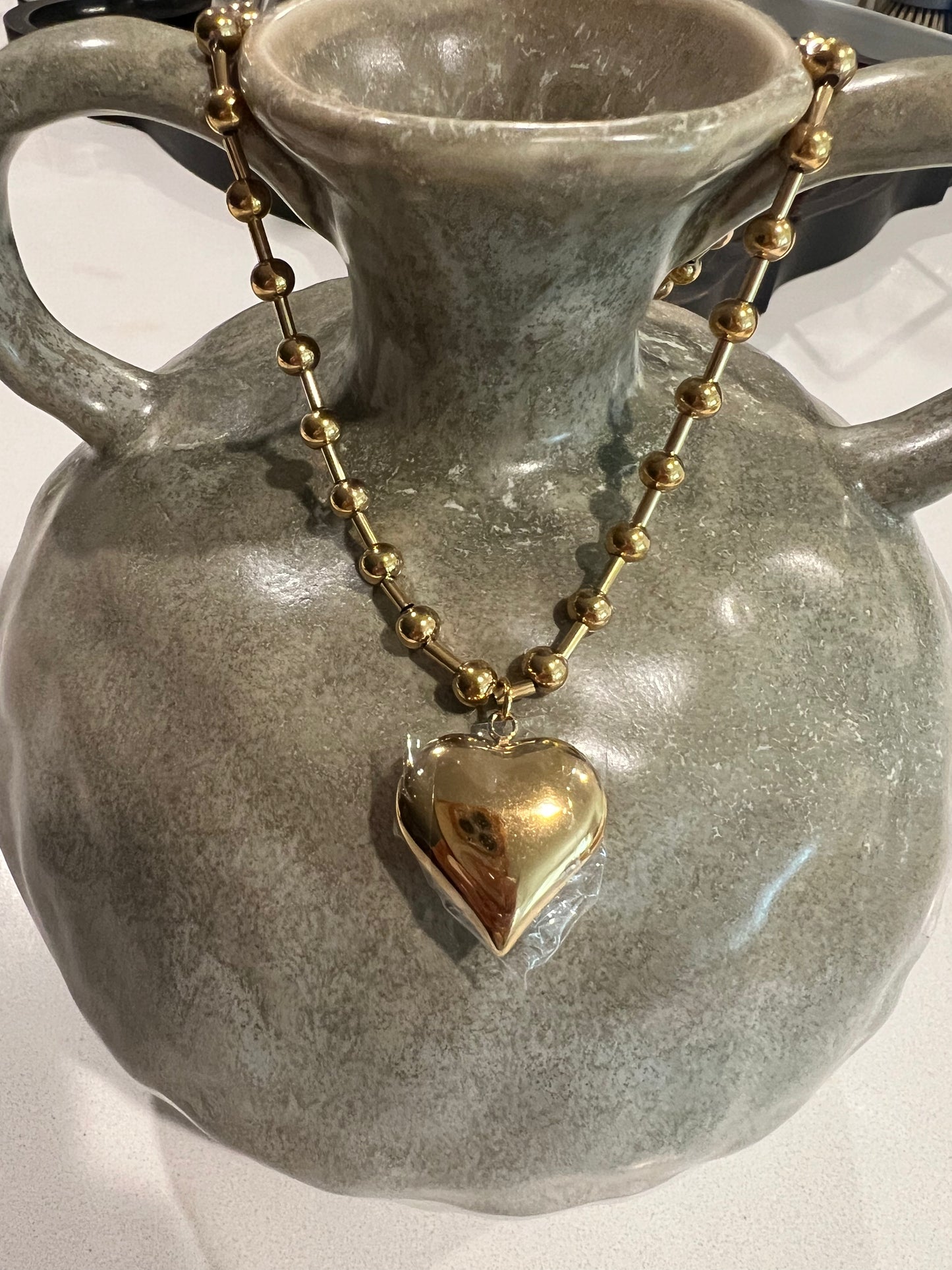 18K Gold Plating
Stainless Steel
Pendant
