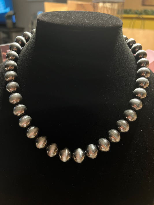 Single strand necklace