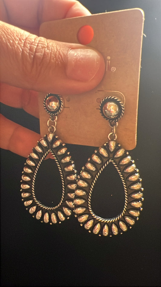 Tear drop silver earrings