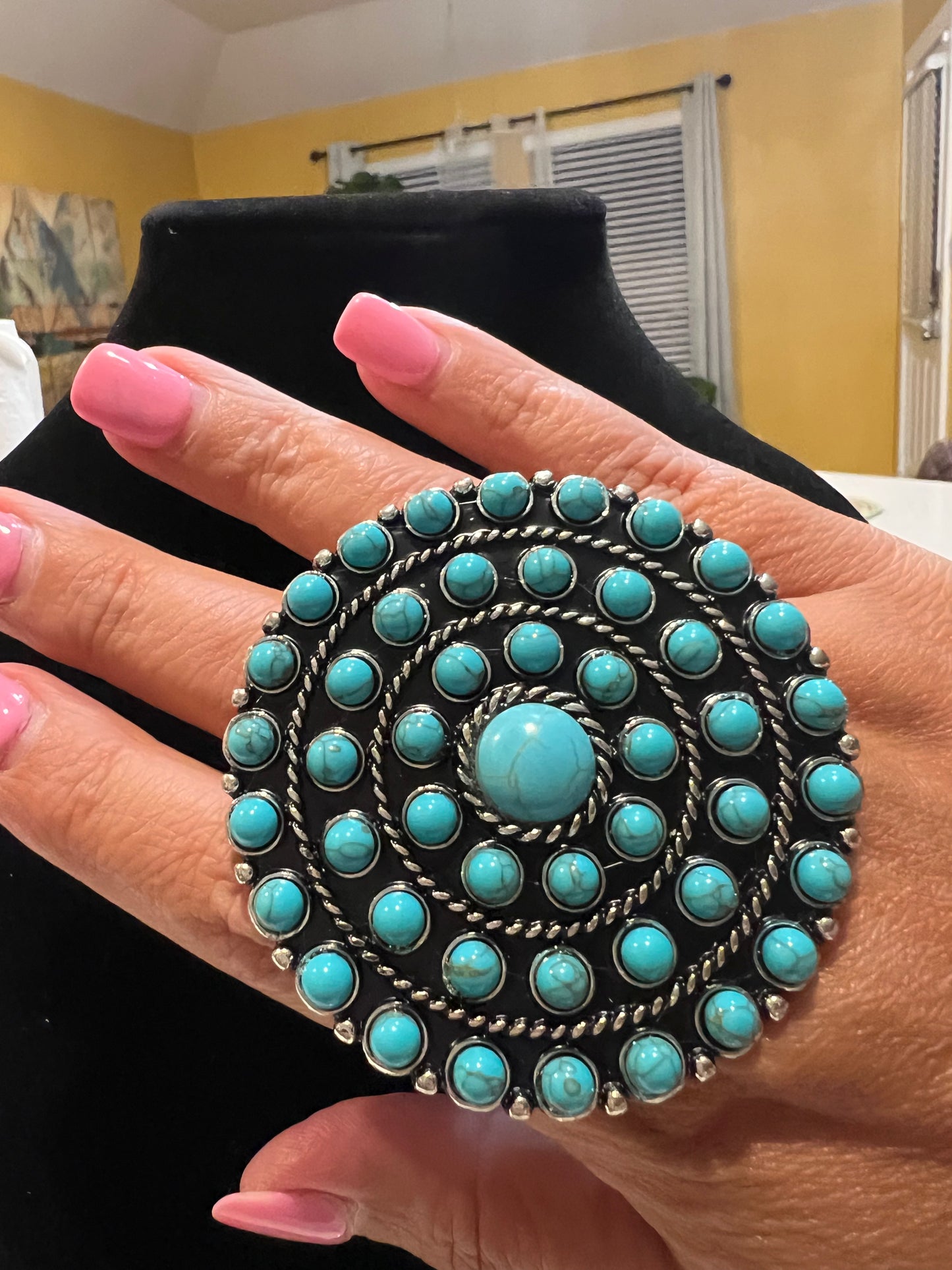 STUNNING TURQUOISE RING W/ADJUSTABLE BACK