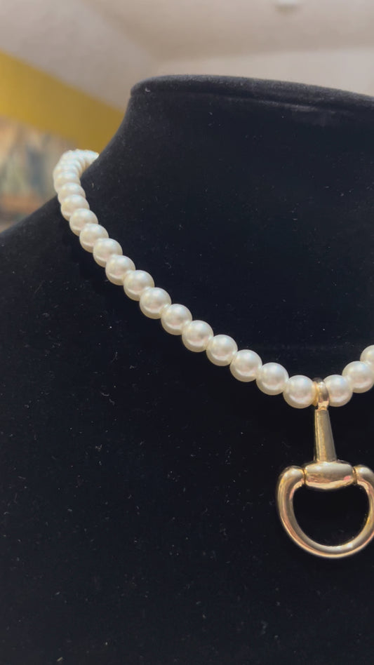 Beautiful Pearl Necklace with Gold Bit