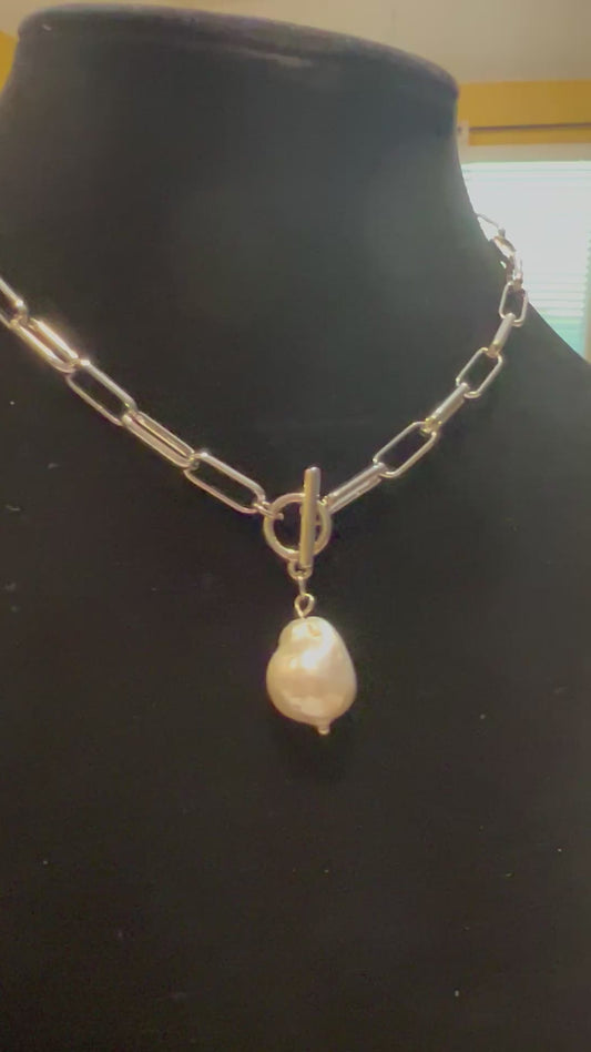 Beautiful silver or gold necklace w/ pearl