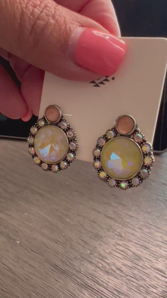 Cuteness overload Yellow Stud earrings